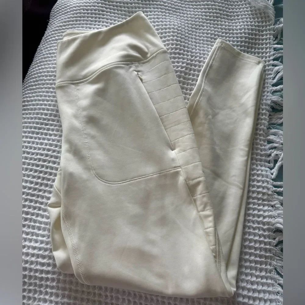 EUC SZ L *SPYDER* active leggings in Pearl w/zip pockets